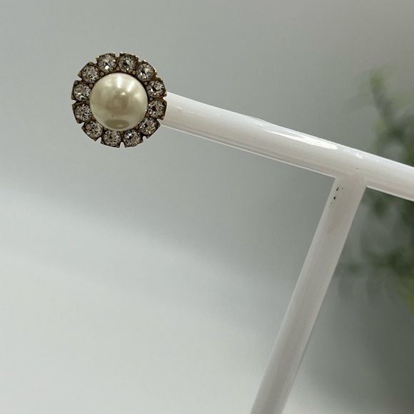 Marc Jacobs Small Strass Pearl in Cream & Antique Gold Studs - Picture 6 of 16